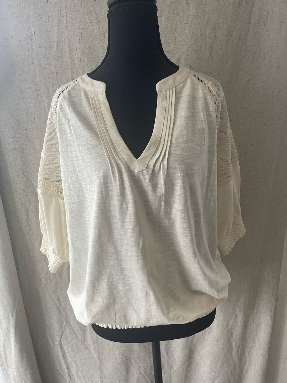 Cream V-Neck Pintuck & Lace Sleeve Women's Blouse